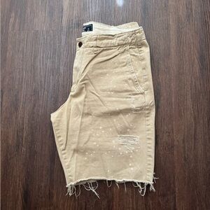 Men’s Abercrombie distressed khaki shorts